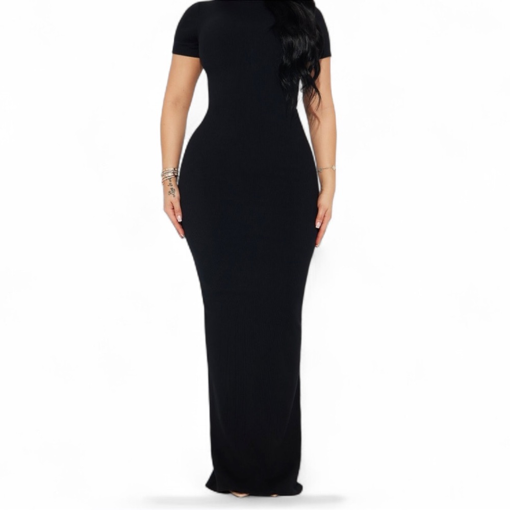 Fashion Nova Cora snatched black maxi dress